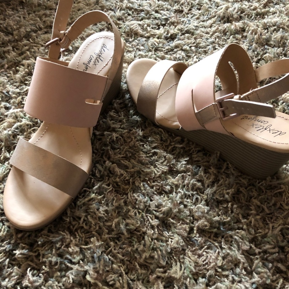 Women’s NEW  Dexflex Sandals New 9 1/2!!!
